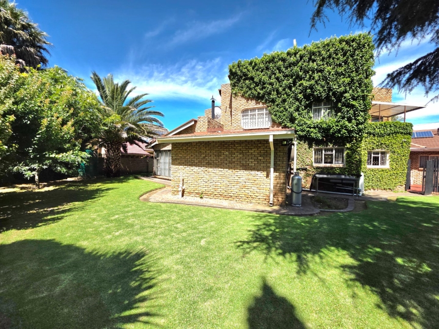 5 Bedroom Property for Sale in La Provance Free State